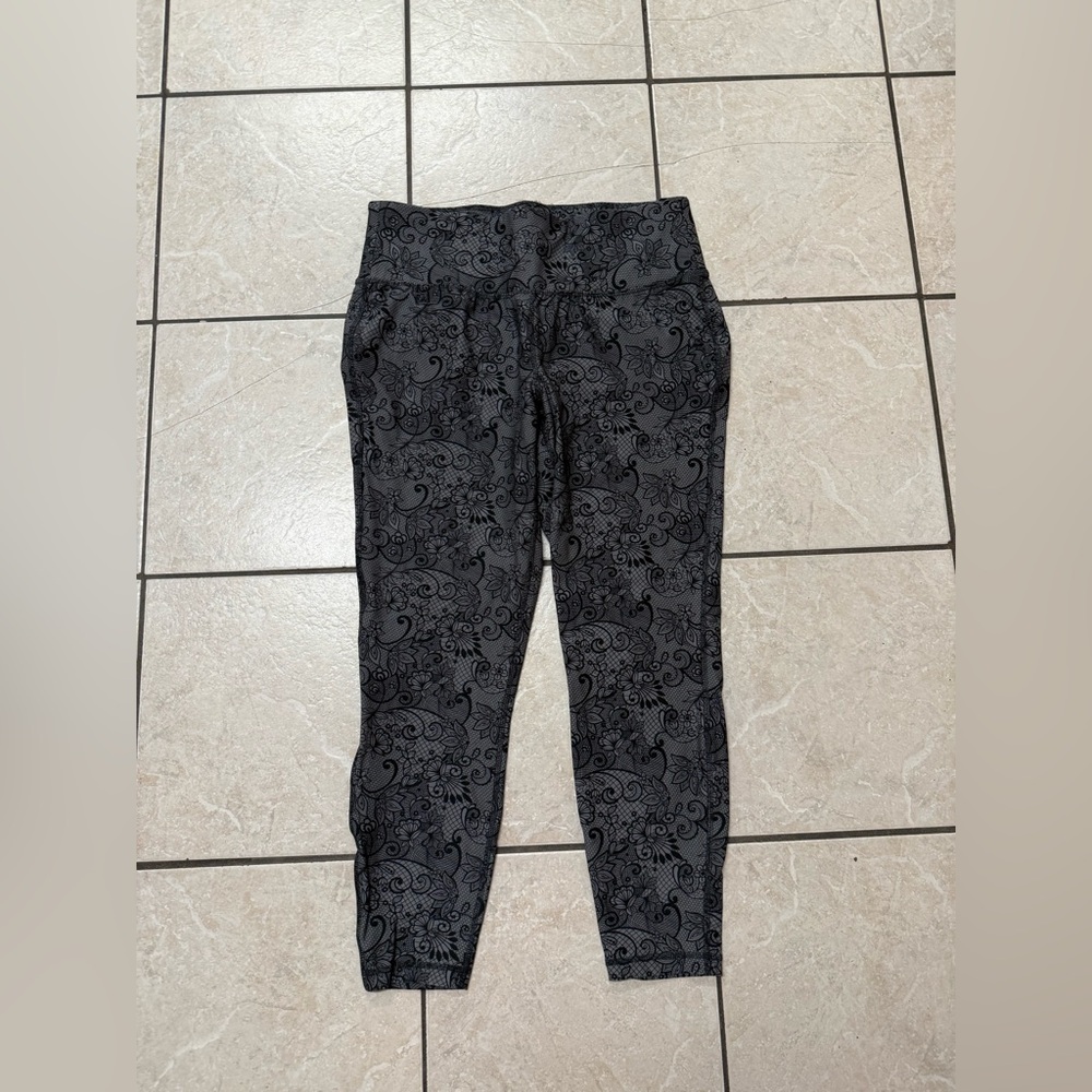 Livi Active Women’s Plus Size 14/16 Athletic Gray Scroll Print Leggings